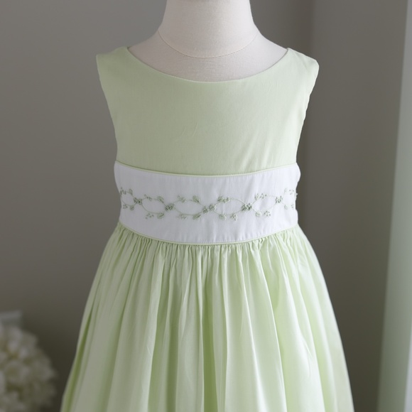 Strasburg Dress Sleeveless Apple Green With Embroidery Size 5/6 Spring Portrait - Picture 1 of 7